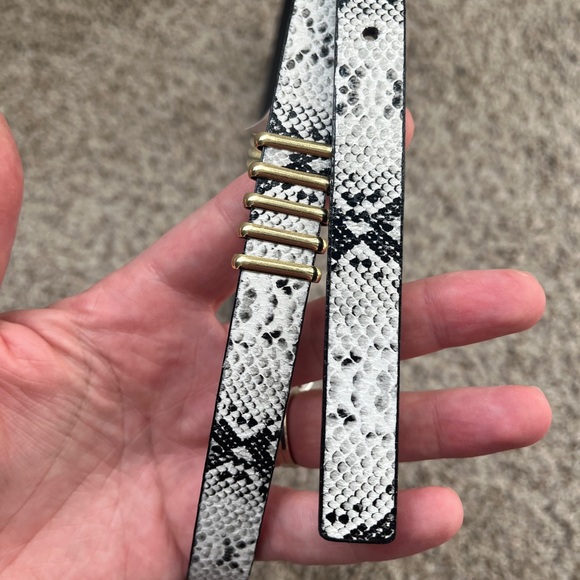 NWT snakeskin print belt with gold detail - Picture 3 of 4